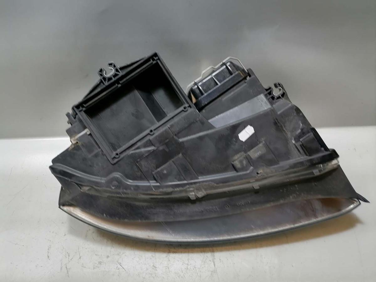Audi A4 8E B6 original Scheinwerfer vorn links Halogen Bj.2002